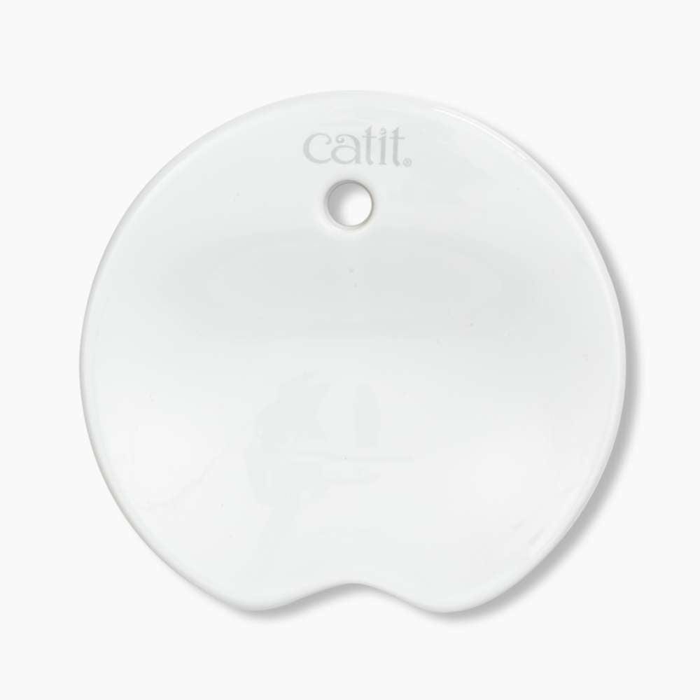 Couvercle rond en céramique blanc pour fontaine à eau Catit PIXI, avec un trou central et le logo 'catit' en haut.
